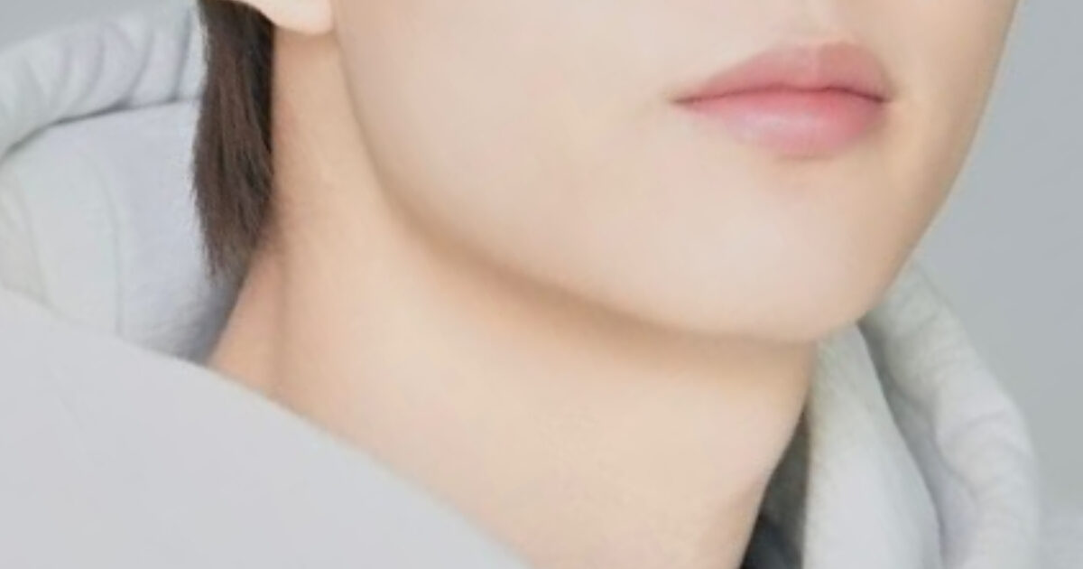Third-Generation Acting Family’s Teenage Son Stuns With “Debut-Ready Idol Visuals”插图