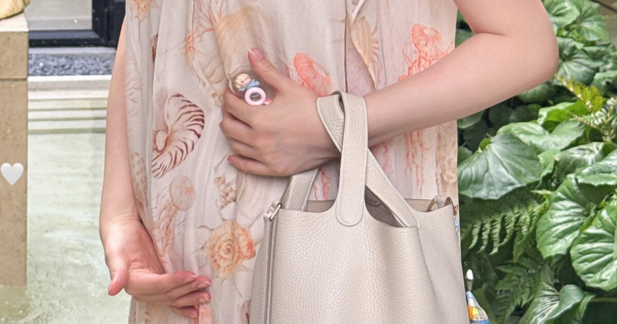 K-Pop Idol And Actress Couple’s Unborn Baby Is Already Living The Luxury Life