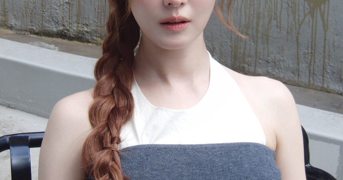 李世英清爽美照消暑 網友驚艷凍齡美貌