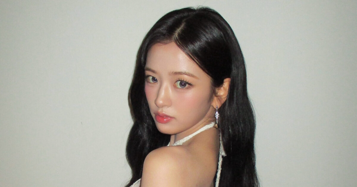 IVE’s An Yujin Is Elegant Yet Cute Dressed In White插图