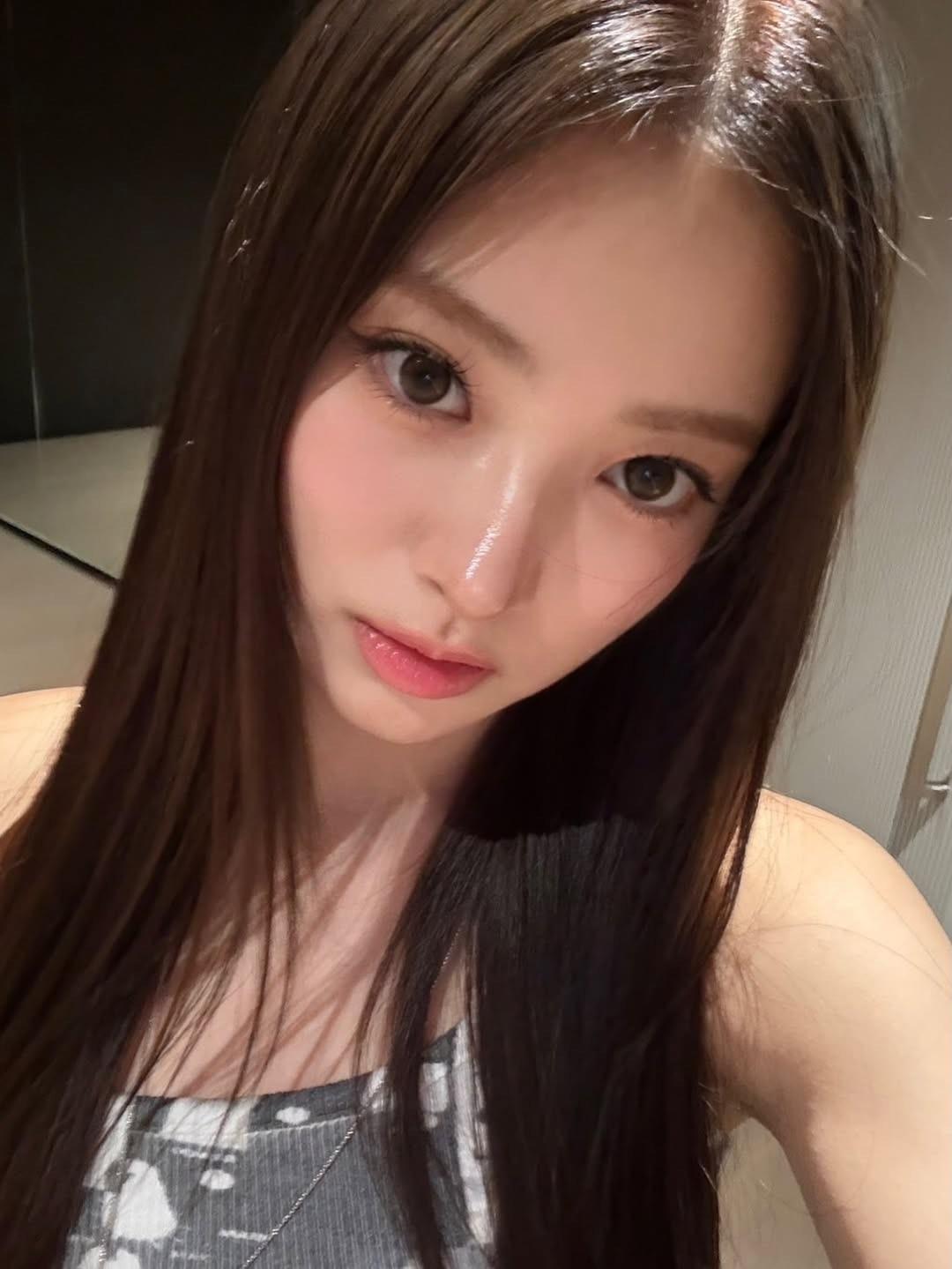 Female Idol’s Wardrobe Malfunction Exposes Her Underboob, She Breaks Down In Tears插图2 aff6t4yuvjag1