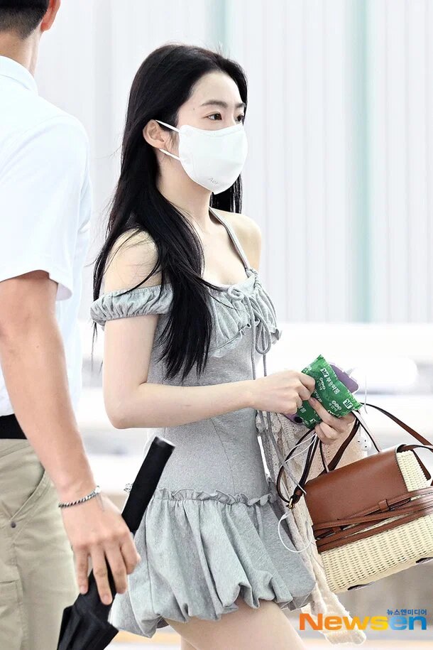 Gallery - Popular SM Idol Spotted Using An Unexpected Item In The Middle Of Summer - Koreaboo - image 3