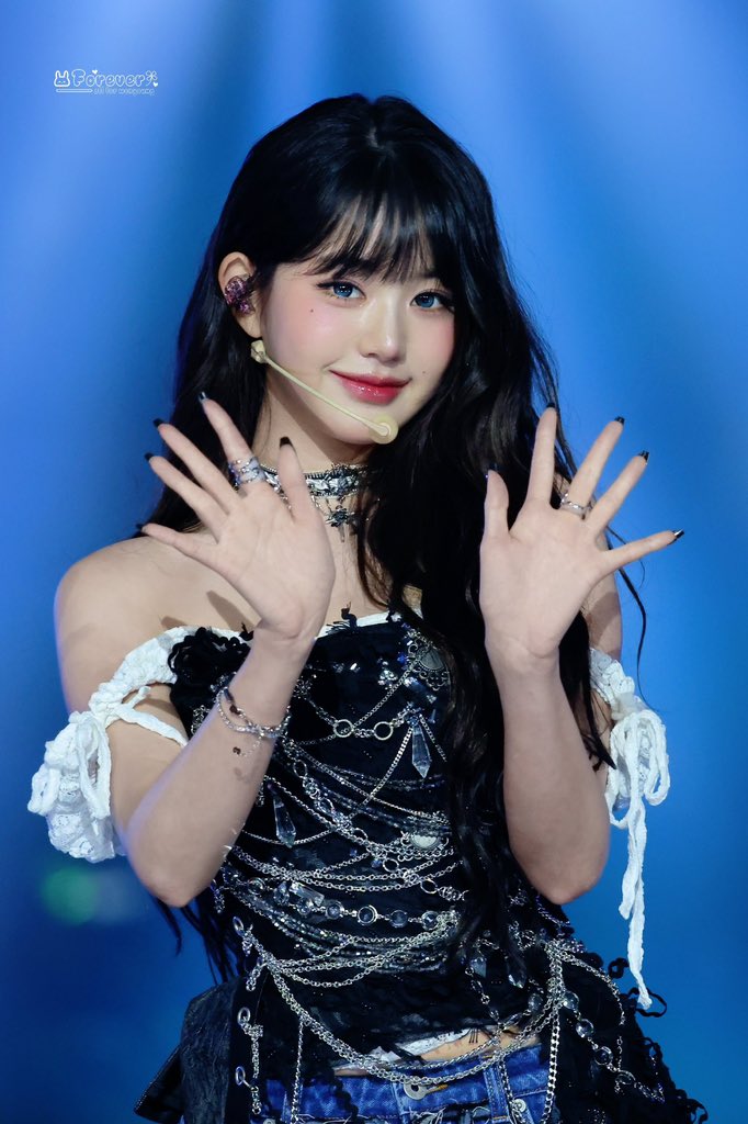 IVE Wonyoung’s Natural Eyes Go Viral, Fans Can’t Get Enough
