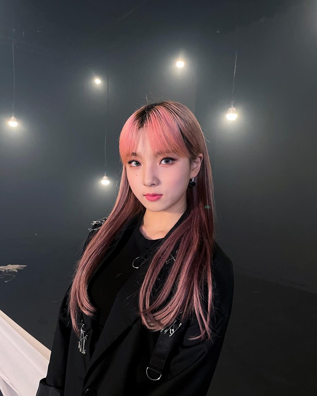 Former 4th Gen Female Idol Sparks Shock By Reveals Girlfriend On Social Media插图2 211127-HOT-ISSUE-Dain-Instagram-Update-documents-1