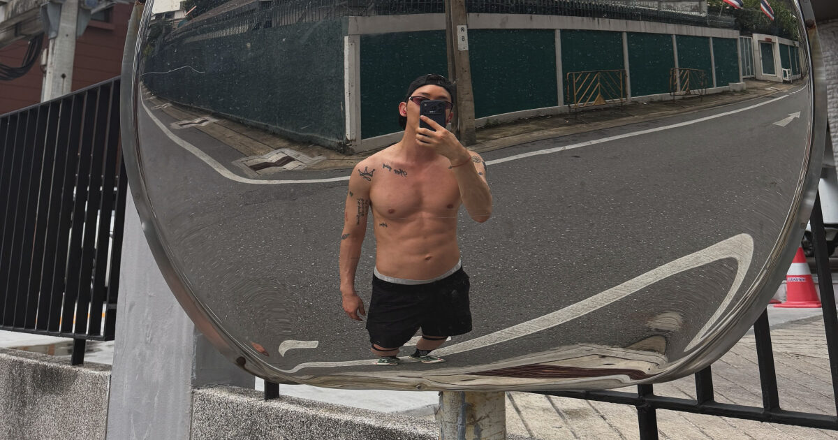 K-Pop Idol Shows Off Muscular Physique Despite Weighing Only 59kg