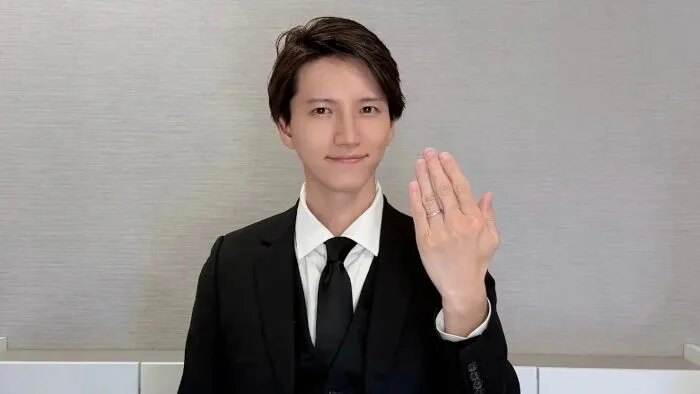 Male Idol Announces His Marriage And Child's Birth At The Same Time