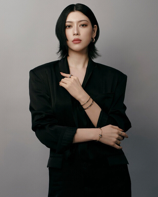 Ayaka Miyoshi 1