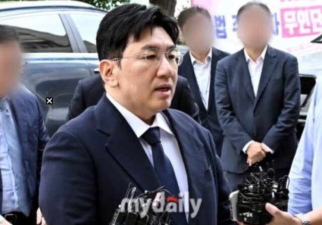 HYBE’s Bang Si Hyuk Gets Referred To Prosecution插图 Bang Si Hyuk 1