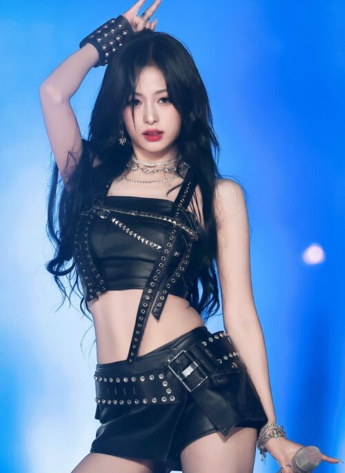 Black-Studded-Buckle-Leather-Skort-Ahyeon-BabyMonster_idol_0-500x685