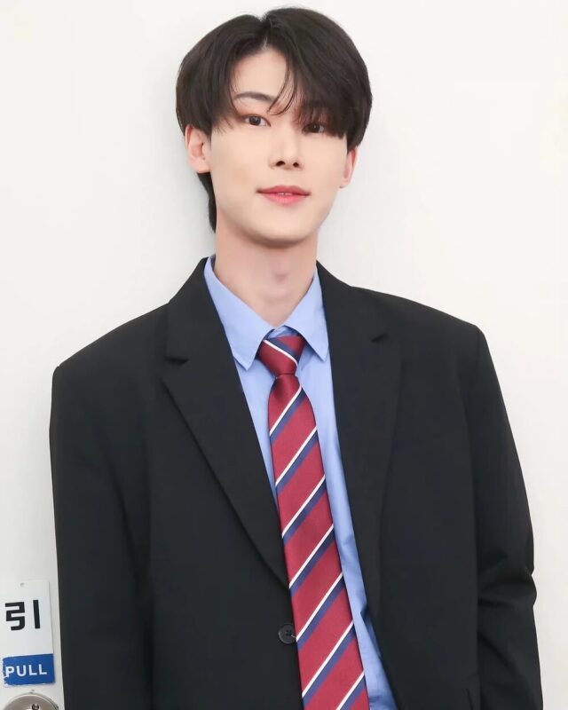 HALFHALF_Junseok_profile_photo