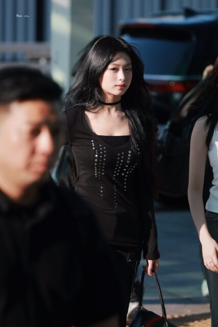 Popular 5th-Gen Idol Faces Chilling “Stabbing” Threat Over Dating Rumors插图3 HRT1MQEbcAAx1iO