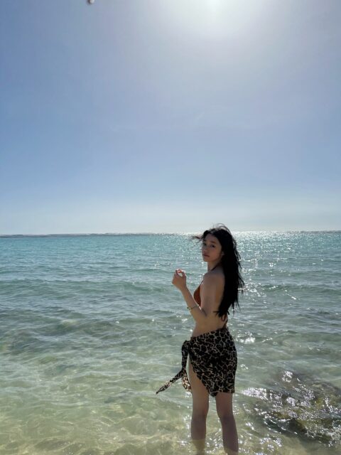 Beloved Actress Flaunts Figure Wearing Leopard Print Bikini In Hawaii