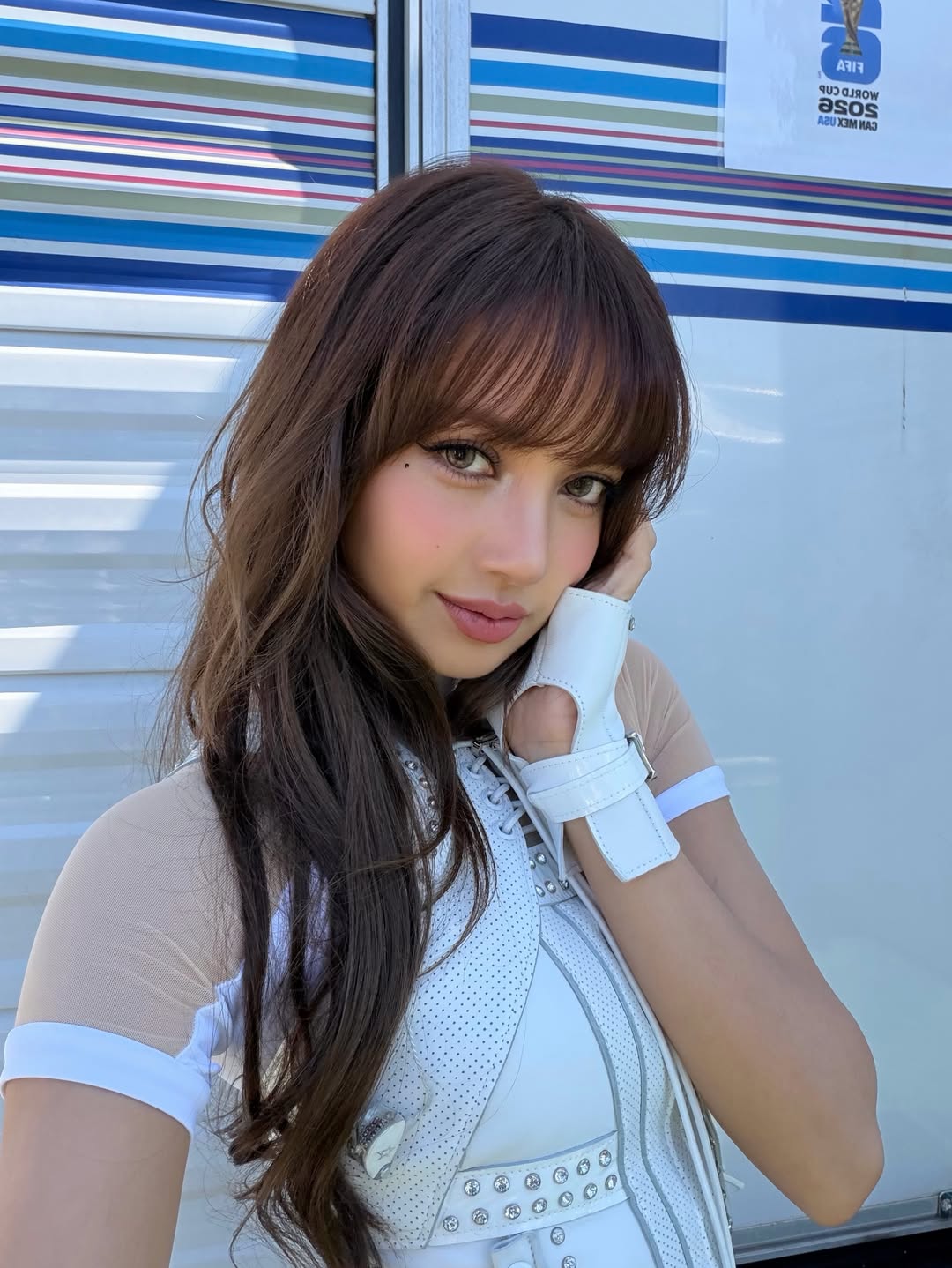 lalalalisa_m_1781409994_3919068875260120285_8012033210