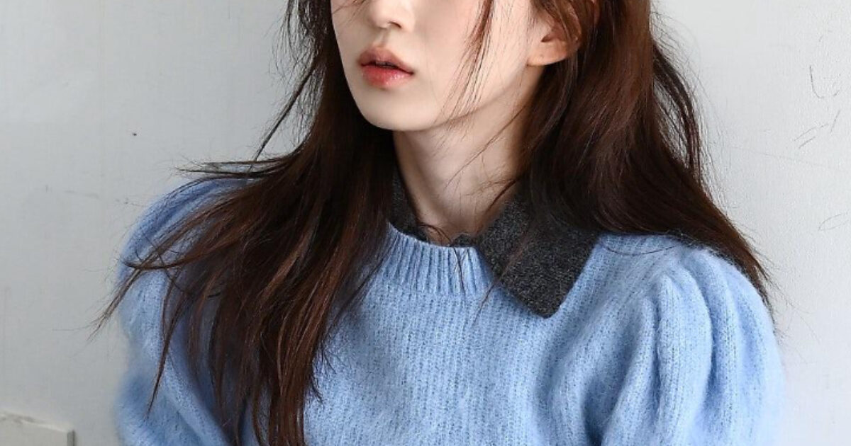 Popular Female Idol “Caught” Lurking On Fan Accounts Following Recent Messages