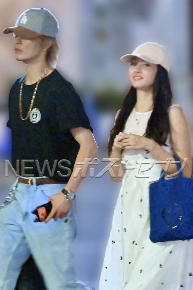 Beloved Actress Exposed For Date With Top Male Idol — 7 Years Younger