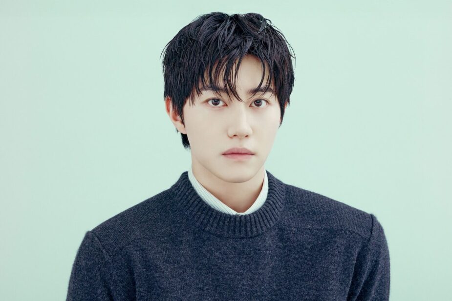 Popular Actor's Treatment During Military Event Sparks Heartbreak — Compared To Other Idols And Actors