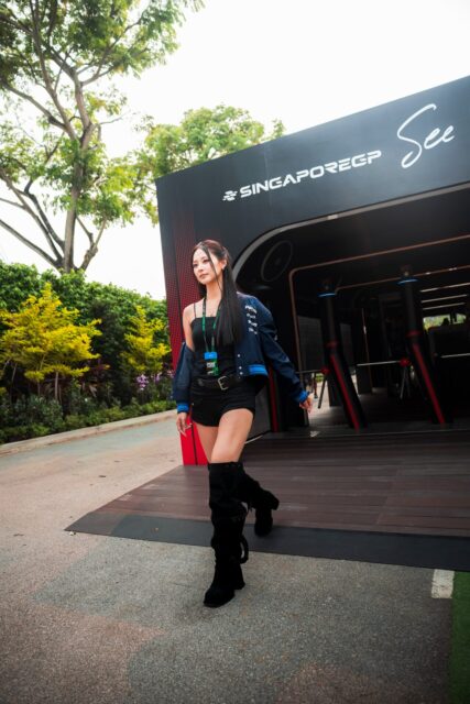 Pro Photographer Attacks TWICE's Tzuyu Over "Thick Thighs" And "Bad Figure"