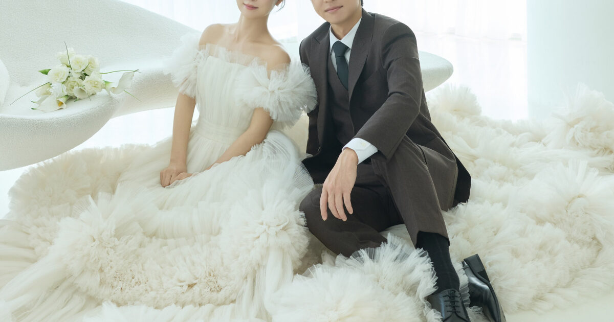 Reality Dating Show Couple Announces Marriage And Unveils Gorgeous Wedding Photos
