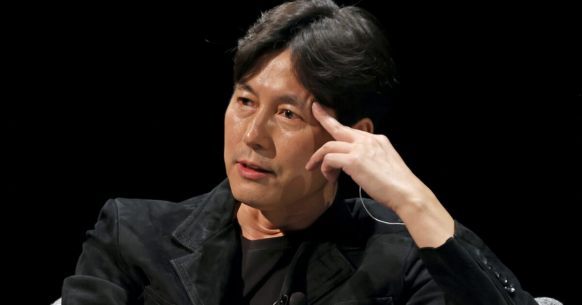 Lee Jung Jae And Jung Woo Sung’s Agency Hit With Major Controversy Following Sudden Resignation